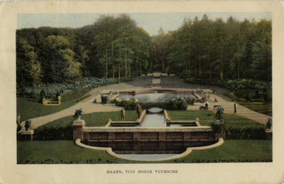 15195 Gezicht op de vijverpartij en gazons in het park van het landhuis De Hooge Vuursche (Hilversumsestraatweg 14) te Baarn.